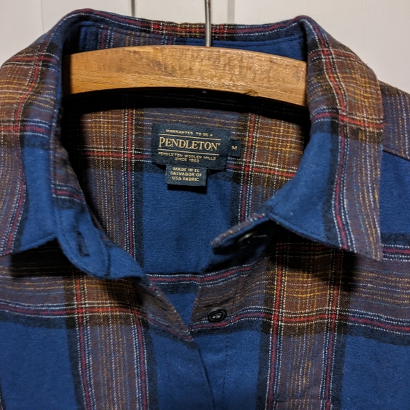 Pendleton women's cropped lodge shirt - Picture 3 of 5